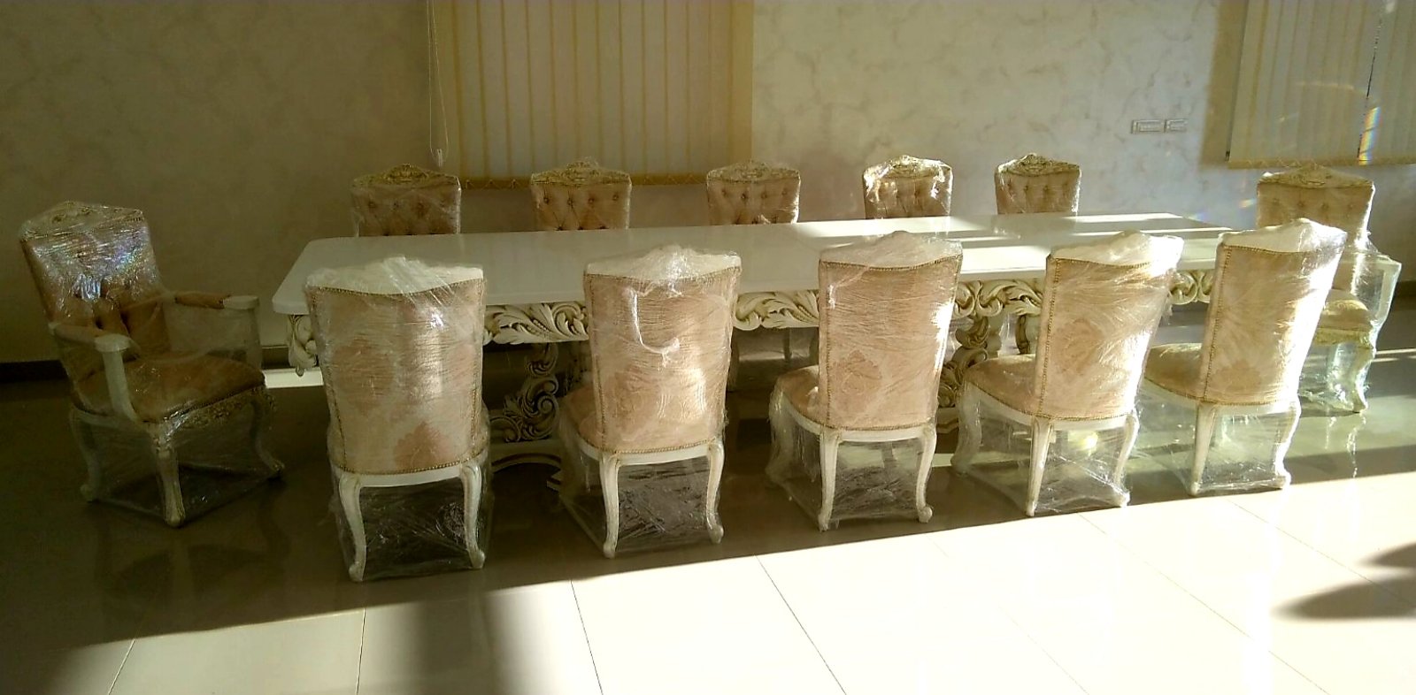 Stilski sto i stolice exkluziv